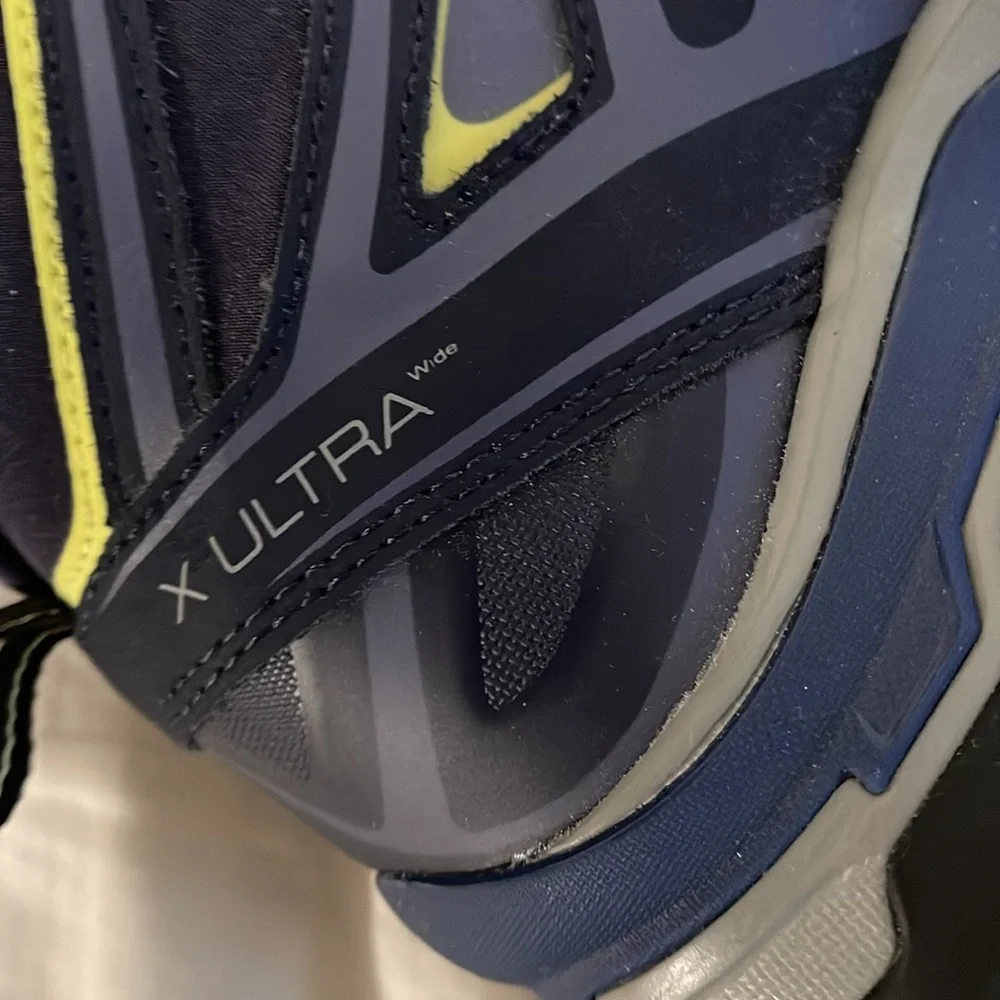 Salomon Womens Ultra Goretex high top never used but no tag. Lightweight shoe - Picture 7 of 9